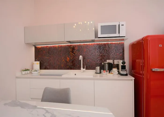 La Dotta - Via Jacopo Barozzi 2 *